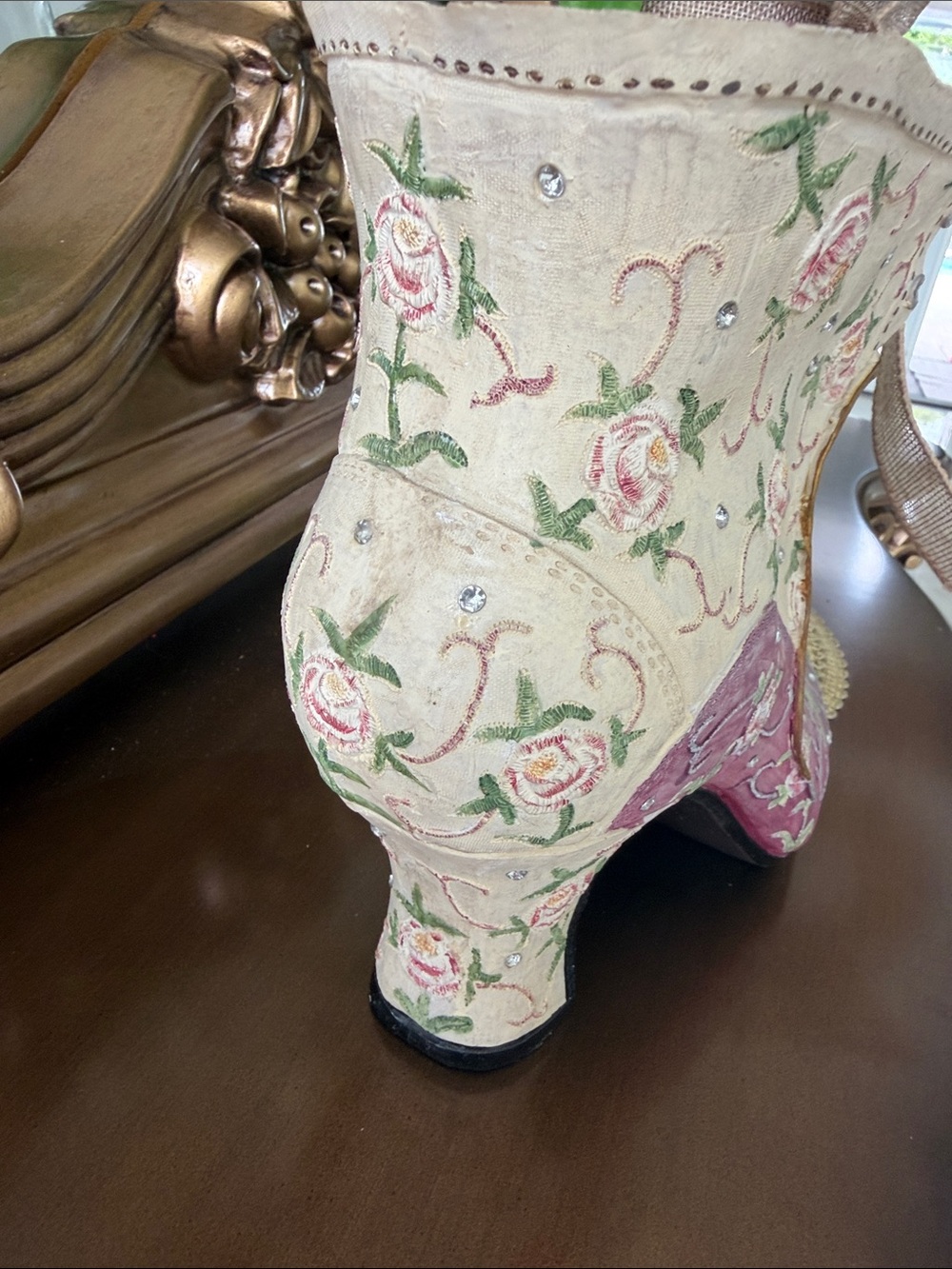 Floral Embroidered Victorian-Style Lace-Up FLOWER VASE. Super cute . - Picture 4 of 7
